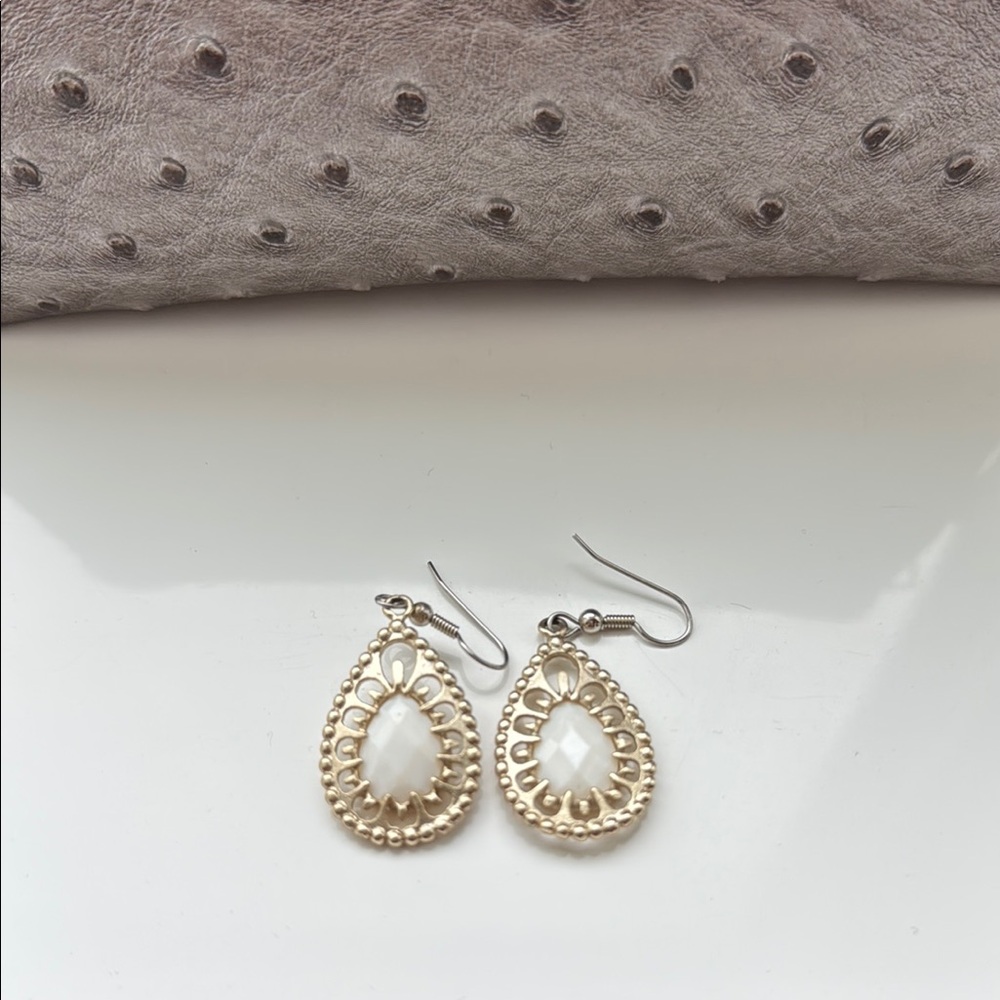 Banana Republic Gold Chain Bracelet and gold Teardrop Earrings w/ white center. - Picture 8 of 8